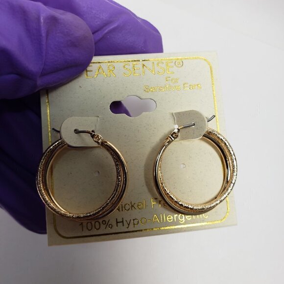 Stunning Intertwined Gold Tone Hoop Earrings with Textured and Polished Finish - Picture 4 of 6